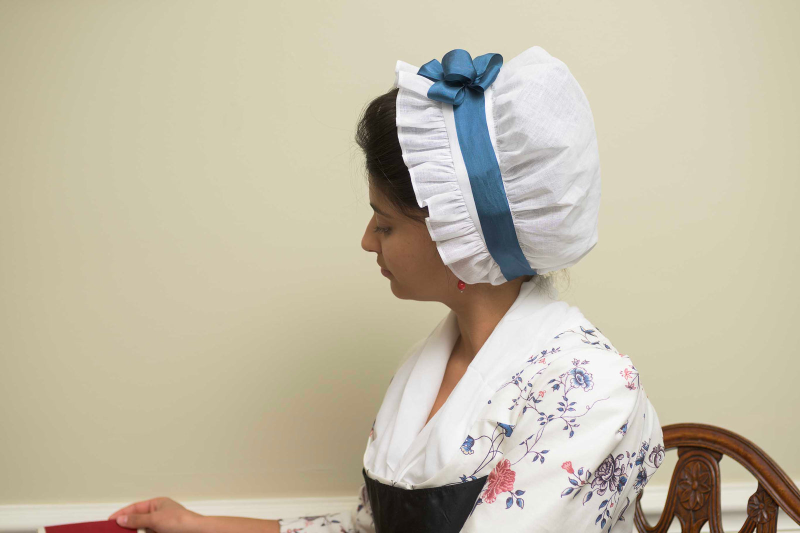 Small Band Ruffled Cap