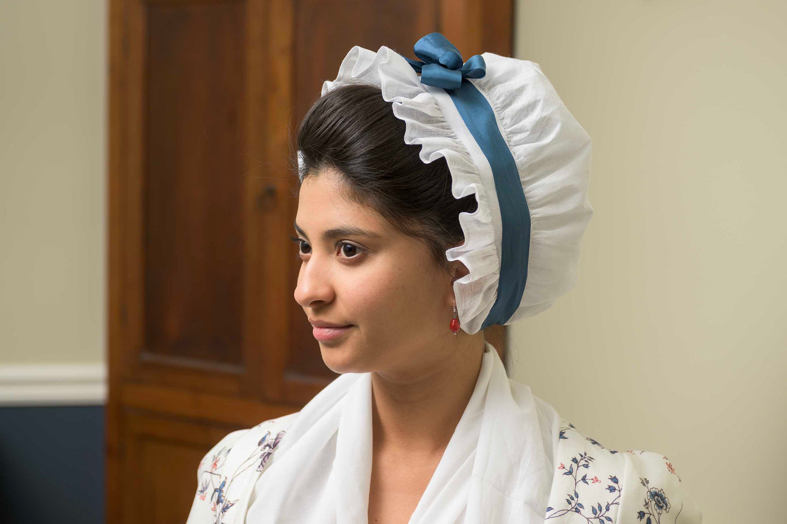 Small Band Ruffled Cap