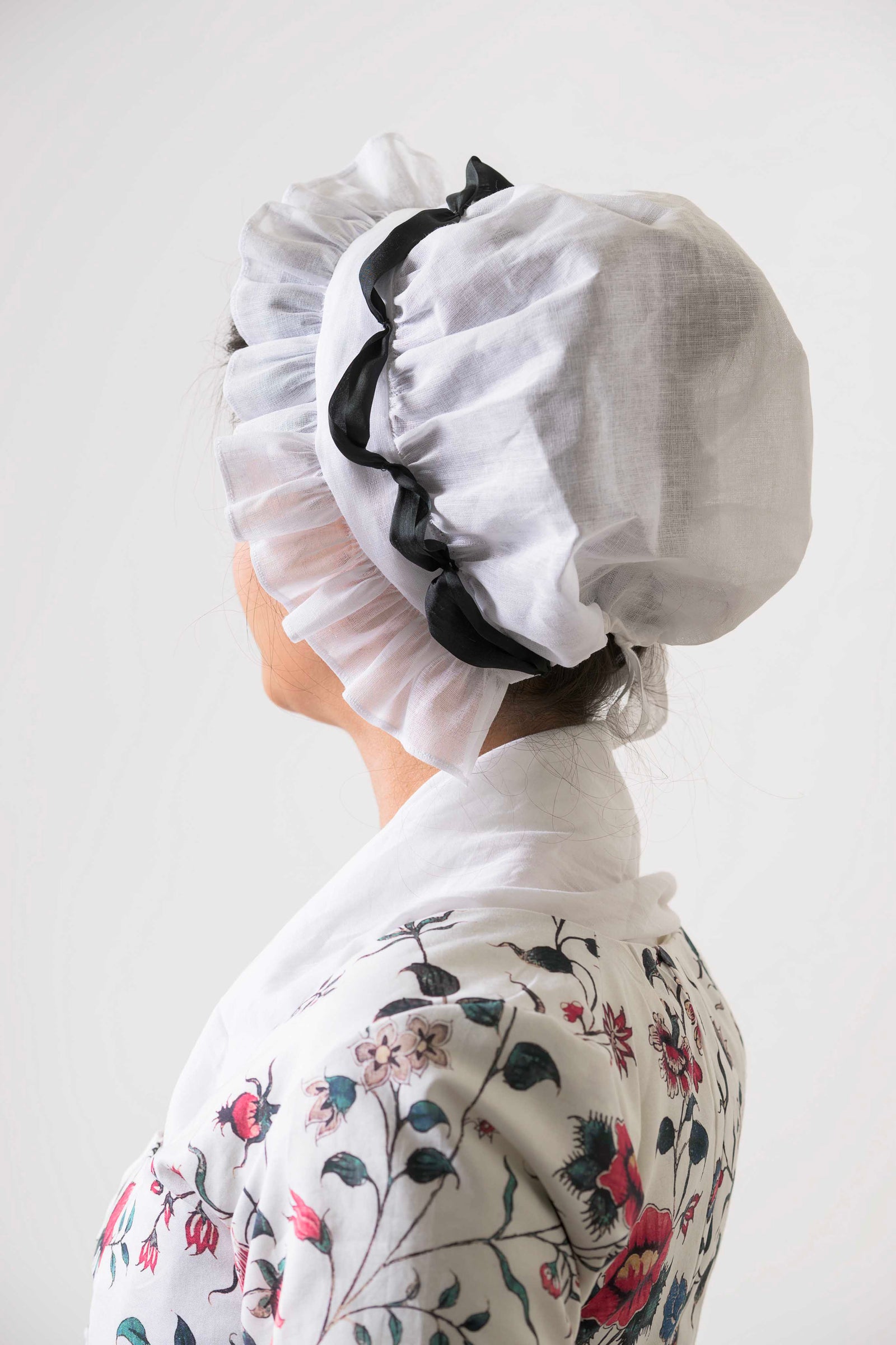 Small Band Ruffled Cap