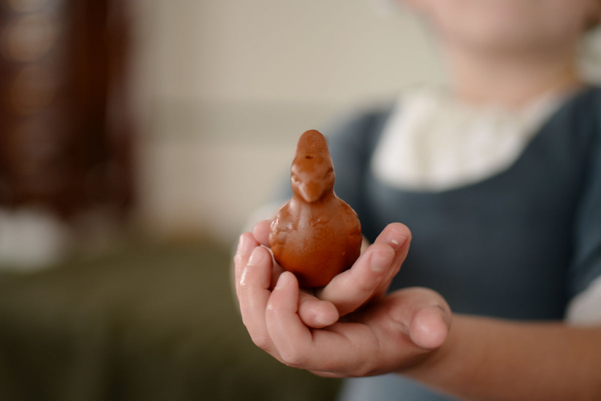 Sifflet d&#39;oiseau en argile rouge 