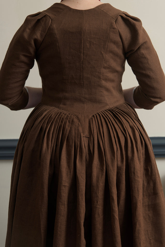 Robe en lin brun | 1770 - 1790 Robe en lin brun | 1770 - 1790