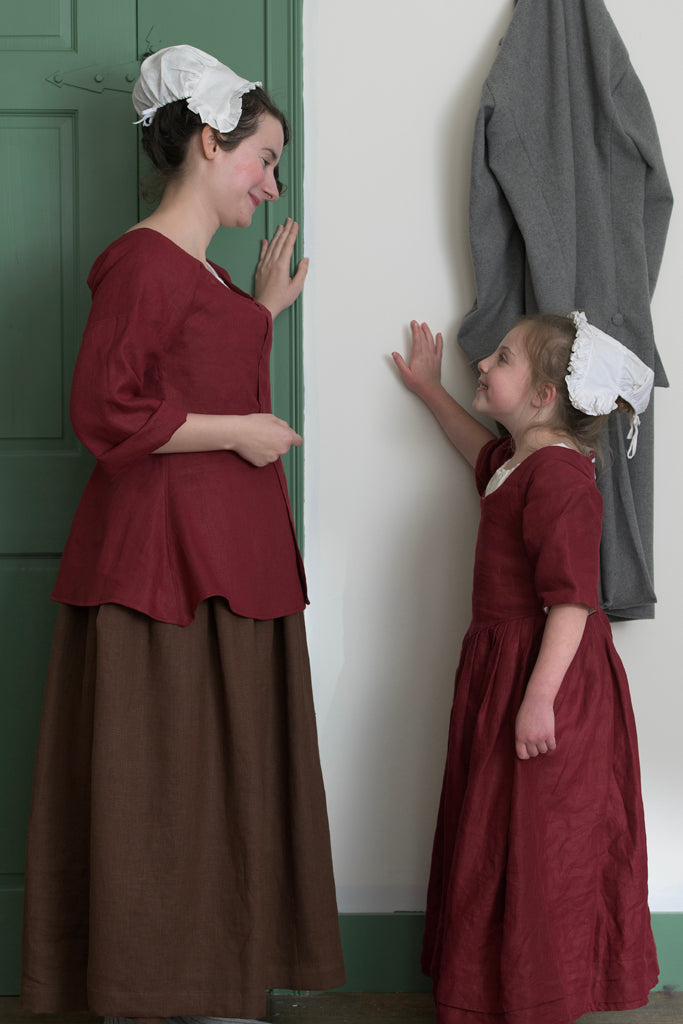 english dress short gown English wears gown