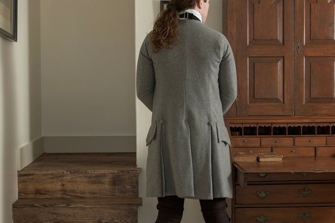 Manteau de redingote en lin des années 1770 - Col court | Gris