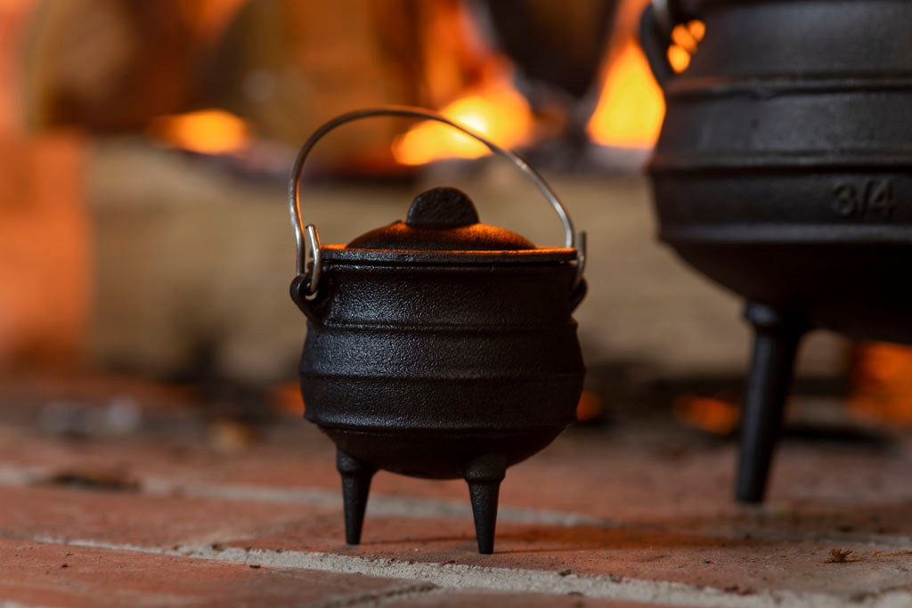 Mini Cast Iron Cookpot Samson Historical