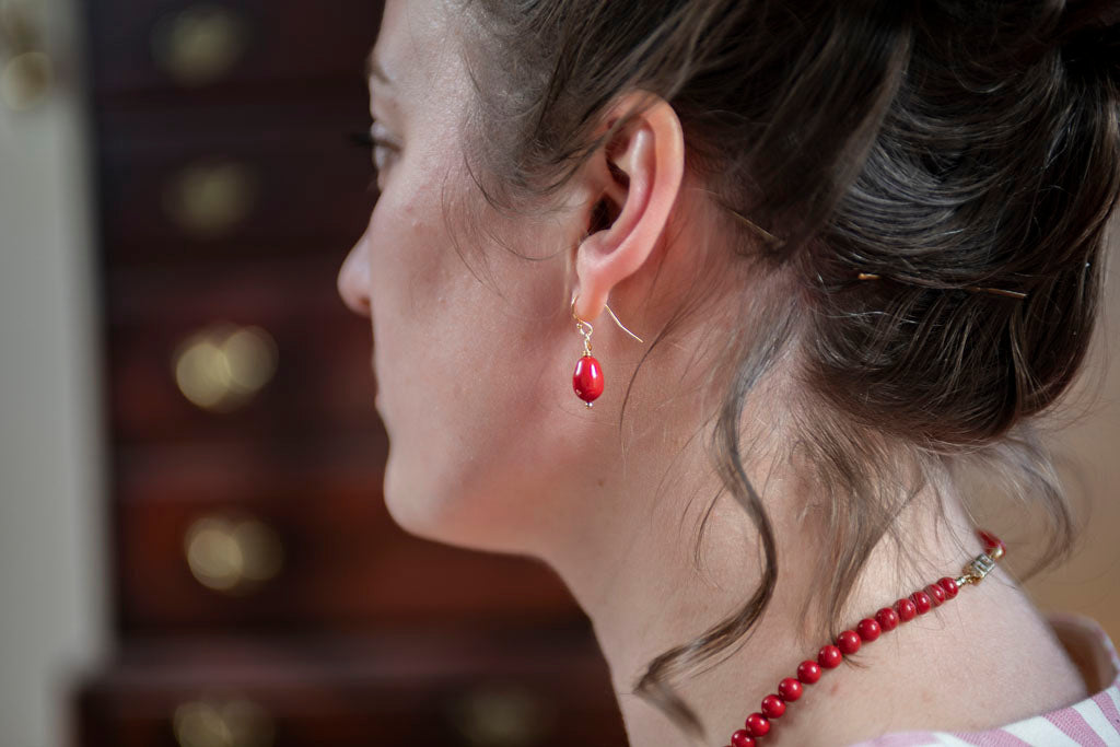 Boucles d'oreilles pendantes en corail rouge